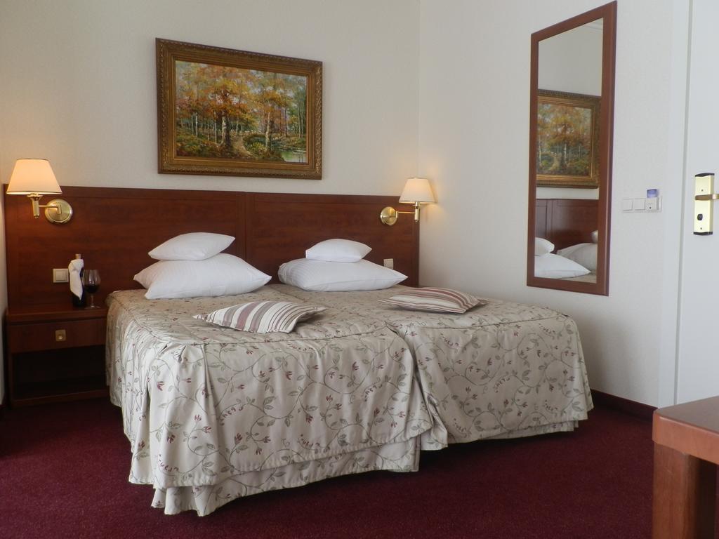 Willa Alexander Resort & Spa - Caloroczny Kryty Basen Mielno  Ruang foto